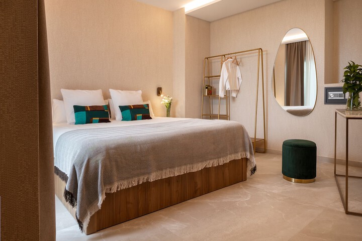 Room 4 of 44