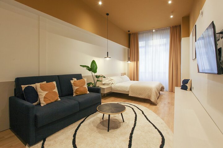 Room 2 of 10