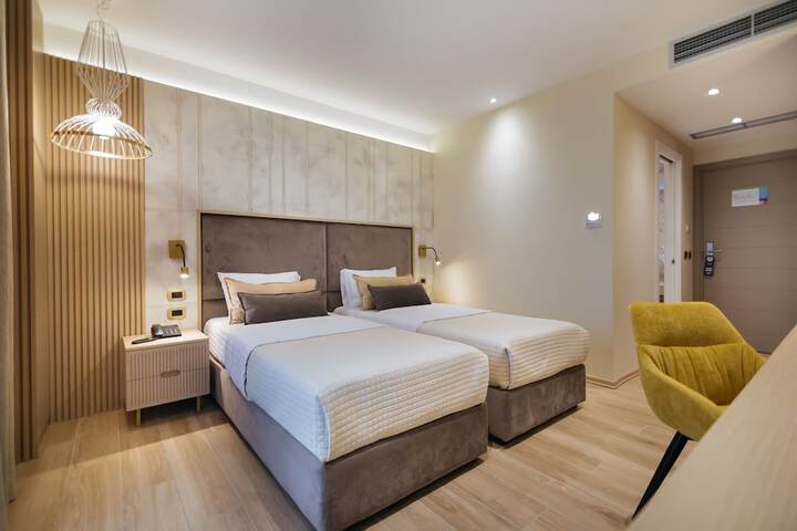 Room 16 of 43
