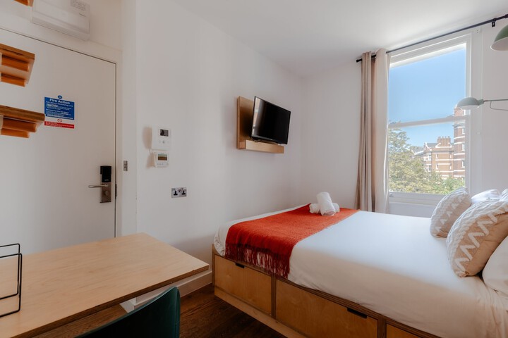 Room 15 of 28