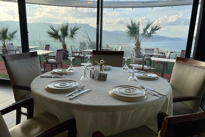 Dining 19 of 22