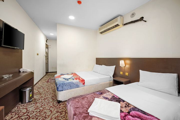 Room 8 of 10