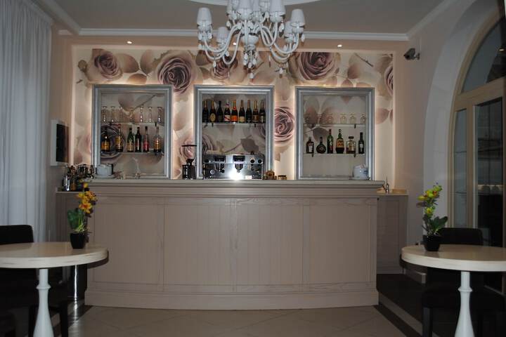 Lounge 72 of 85