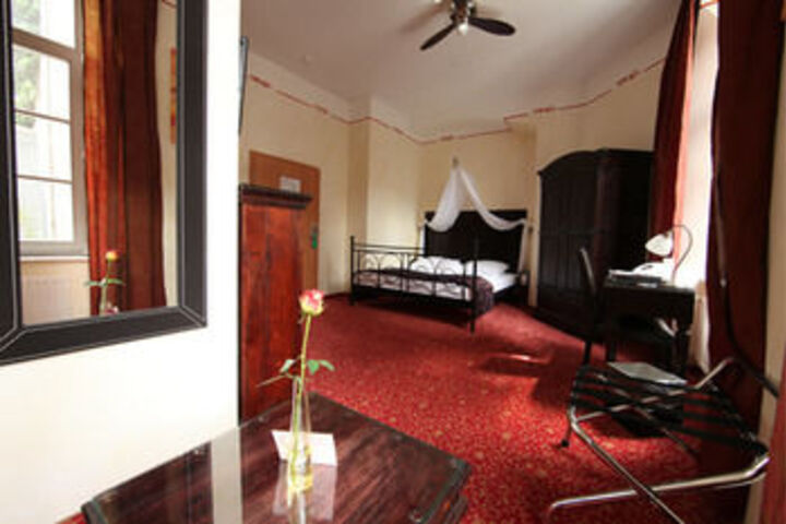 Room 22 of 38