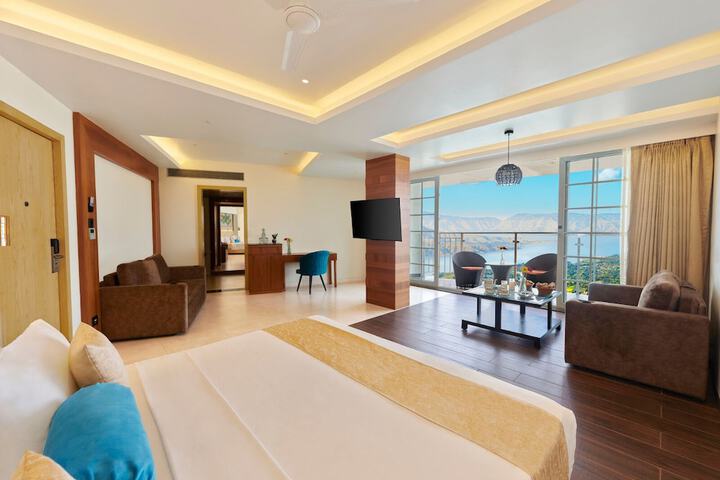 Room 4 of 36