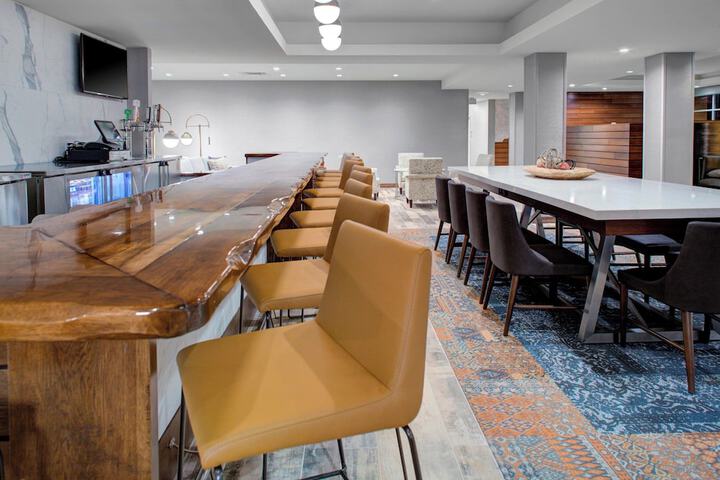 Lobby lounge