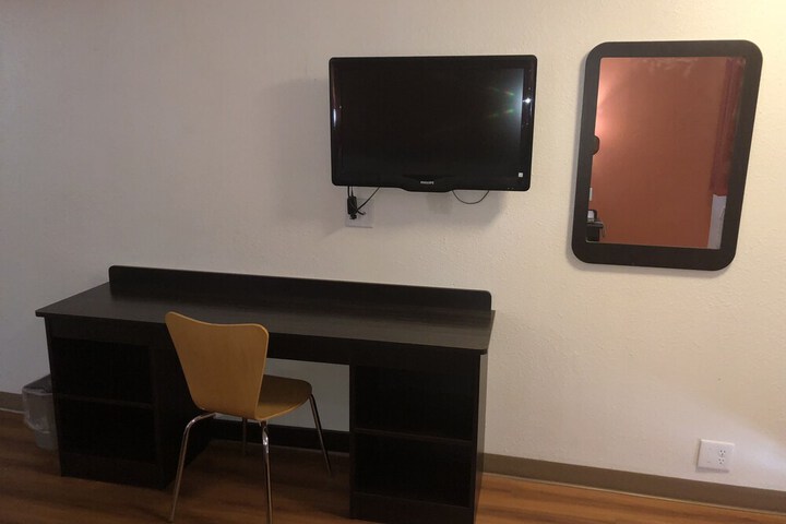 Room 12 of 28