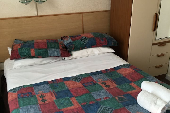 Room 12 of 80