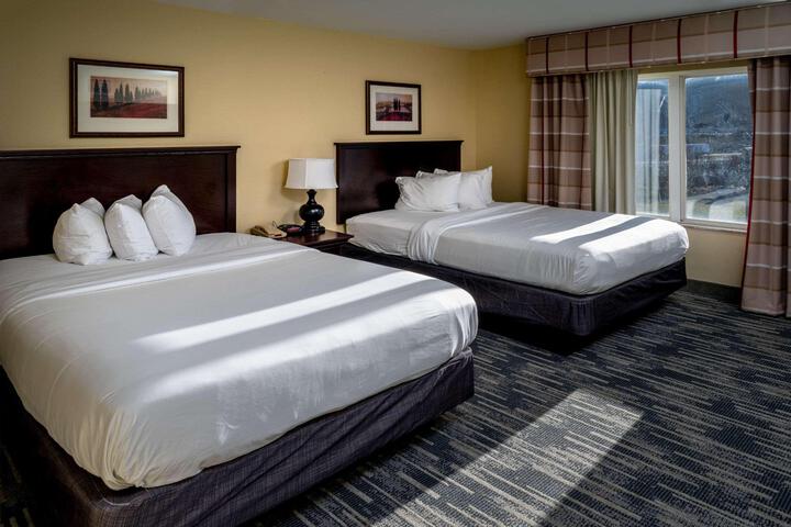 2 Queen Beds (11 of 19)