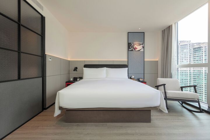 Room 28 of 96