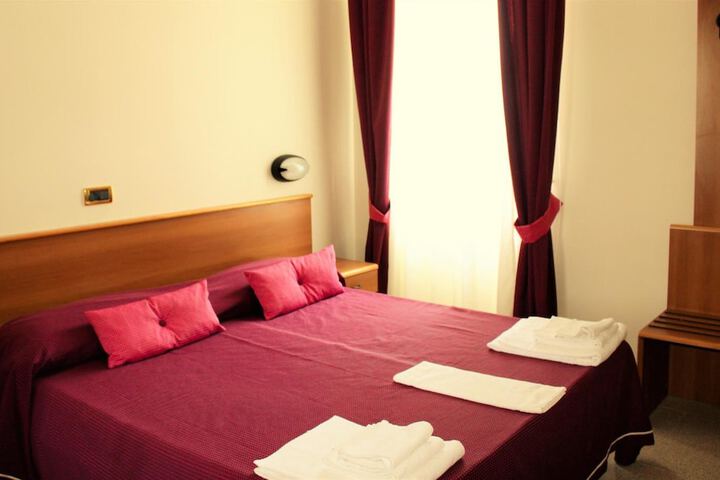 Room 11 of 48