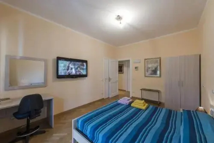 Room 10 of 12