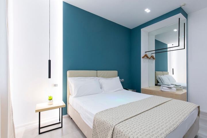 Room 4 of 68