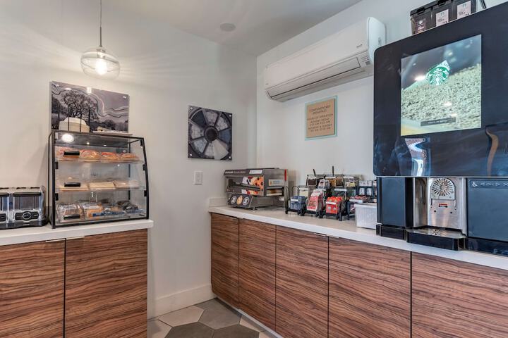 Breakfast area