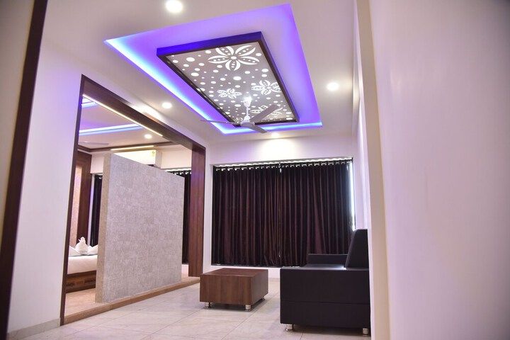 Room 12 of 18