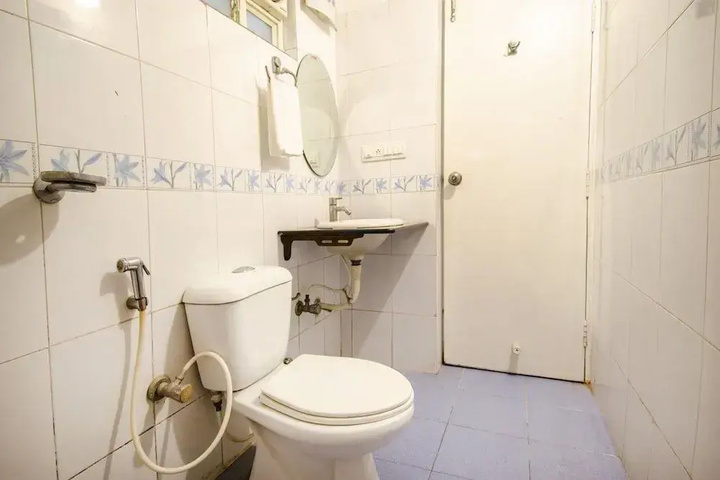 Room 9 of 14