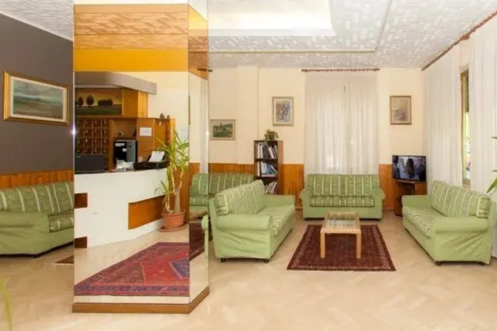 Room 7 of 8