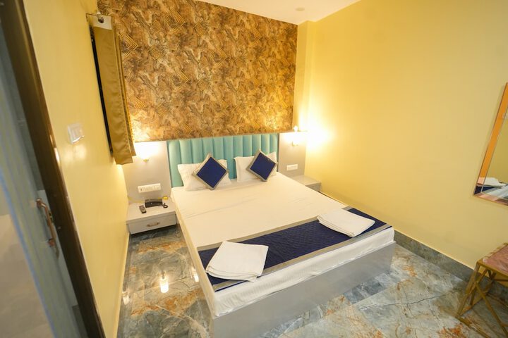 Room 8 of 24