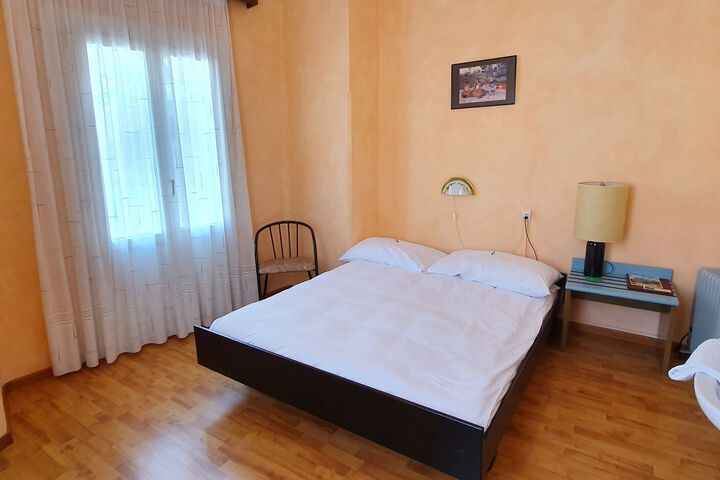 Room 2 of 47