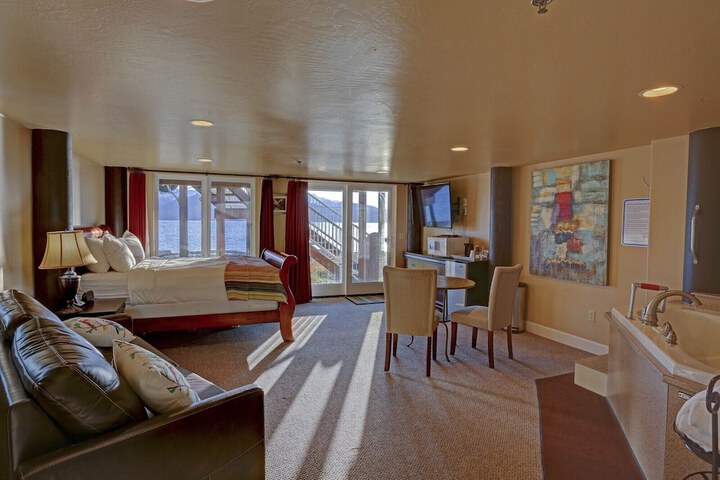 Room 65 of 184