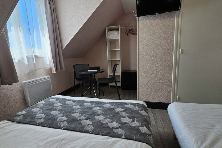 Room 10 of 26