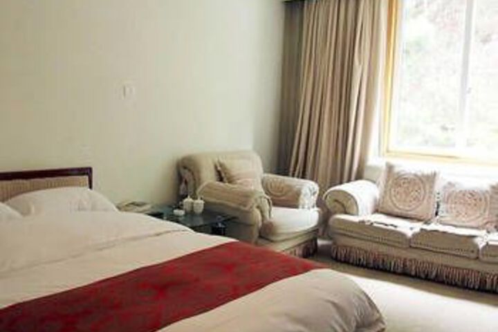 Room 7 of 8
