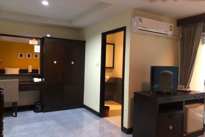 Room 8 of 24