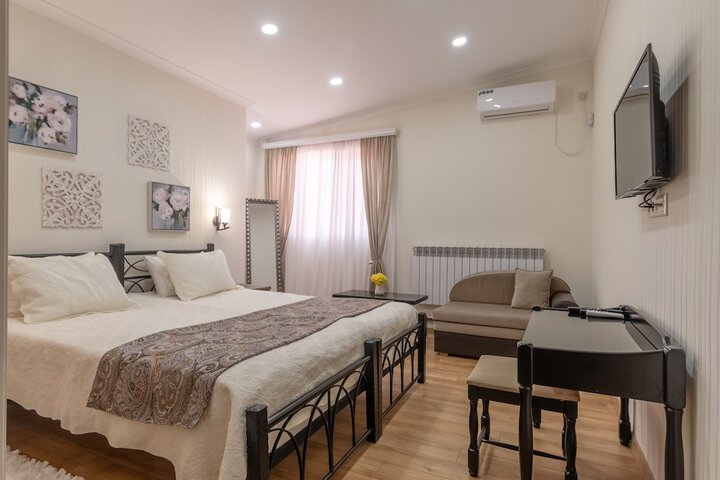Room 6 of 36