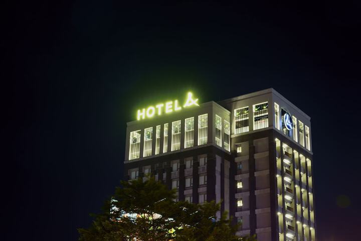 Hotel 67 of 67