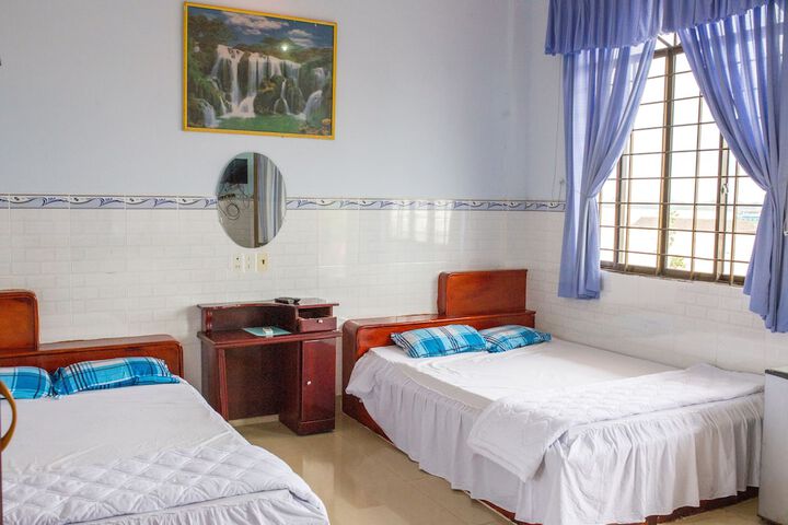 Room 4 of 32
