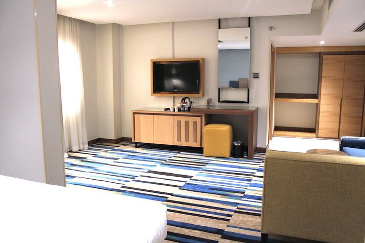 Room 18 of 32