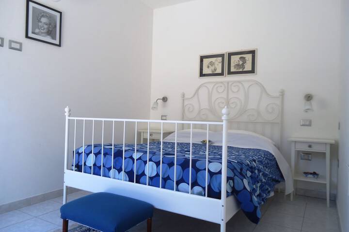 Room 9 of 48