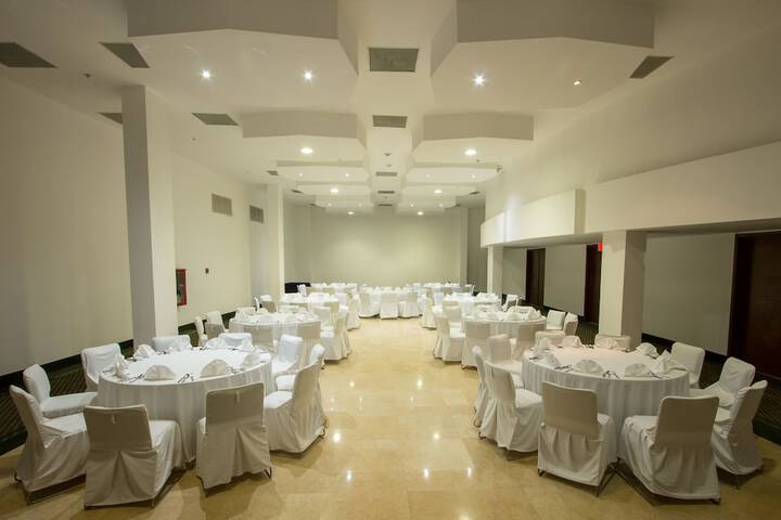 Ballroom/Hall 30 of 43