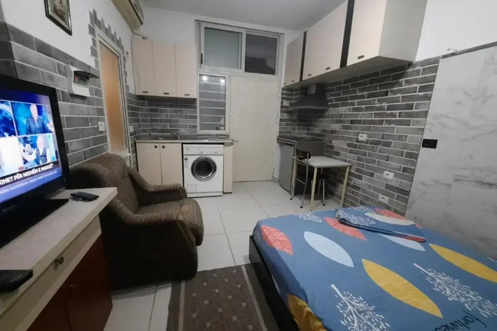 Room 5 of 10