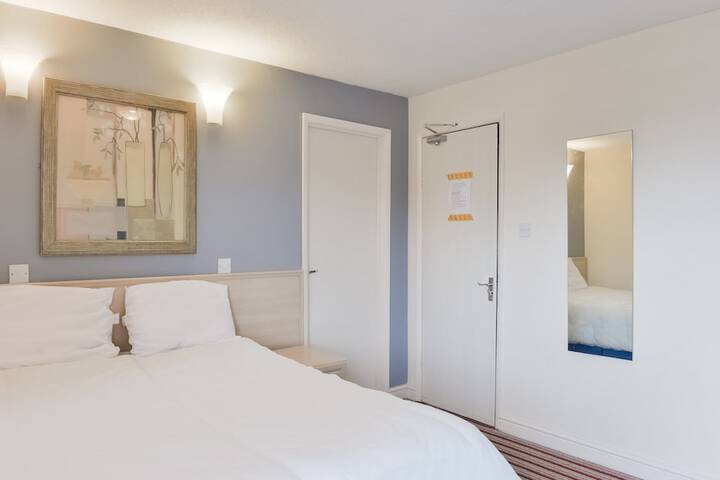 Room 32 of 50