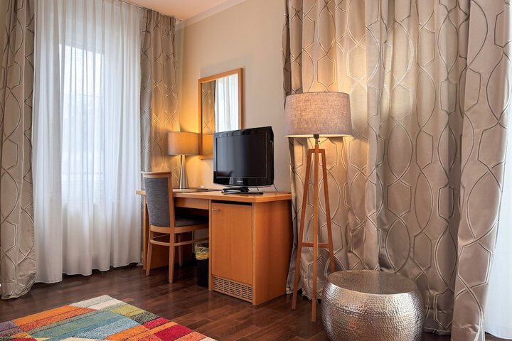 Room 40 of 147