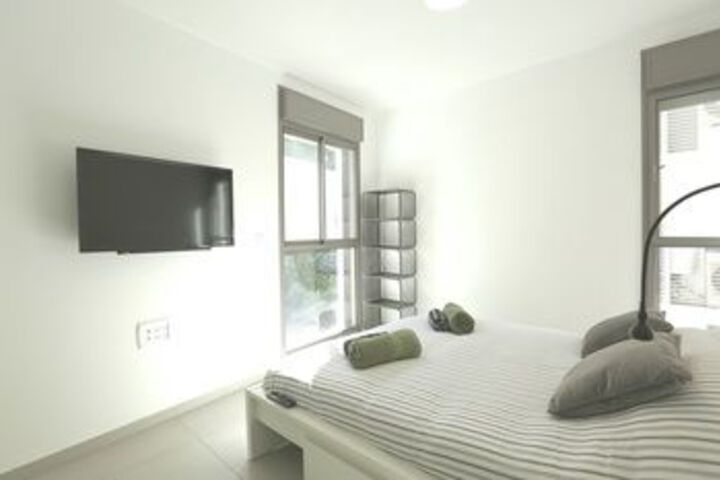 Room 8 of 16