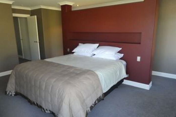 Room 12 of 18