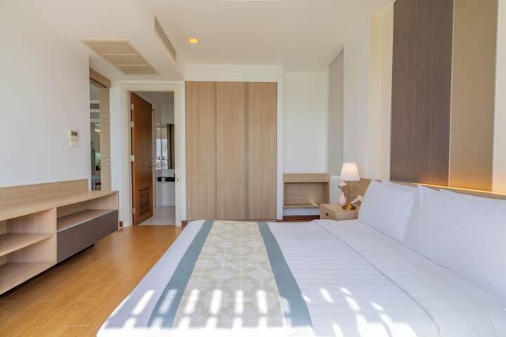 Room 27 of 106