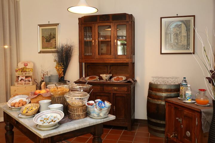 Breakfast/Coffee Service 19 of 34