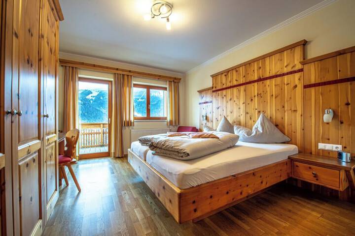 Room 4 of 62