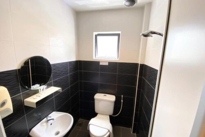 Room 17 of 27