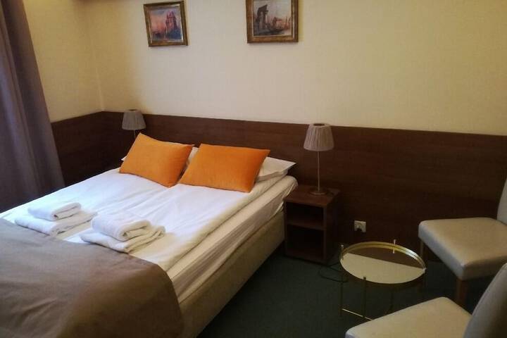 Room 9 of 38