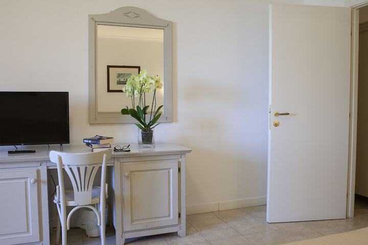 Room 6 of 22