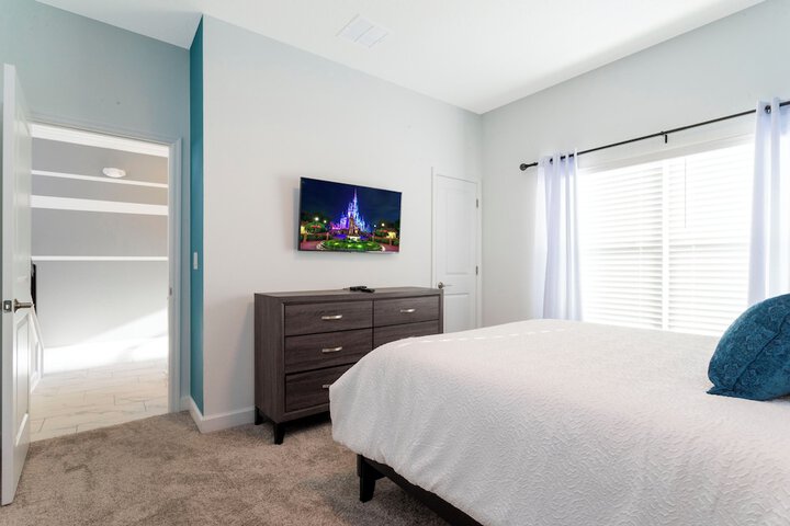 Room 8 of 82