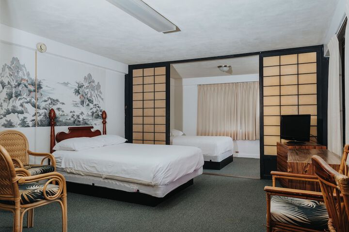 Room 42 of 111