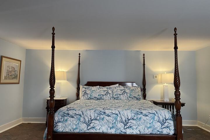 Room 106 of 170