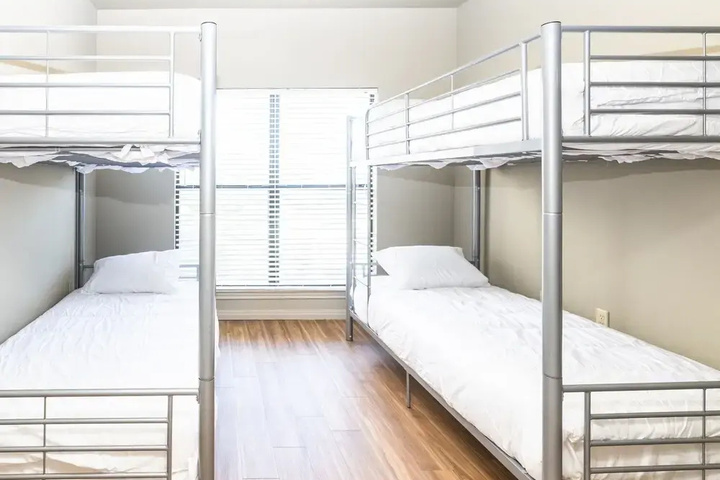 Room 4 of 15