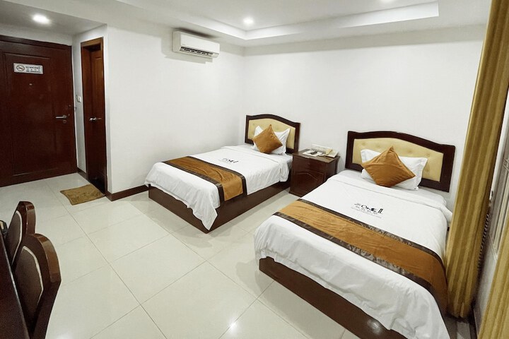 Room 4 of 11