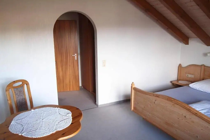 Room 4 of 14